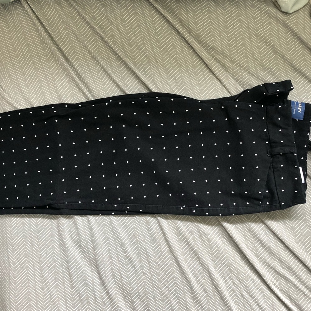 Old Navy black and white dot Pixie pants!